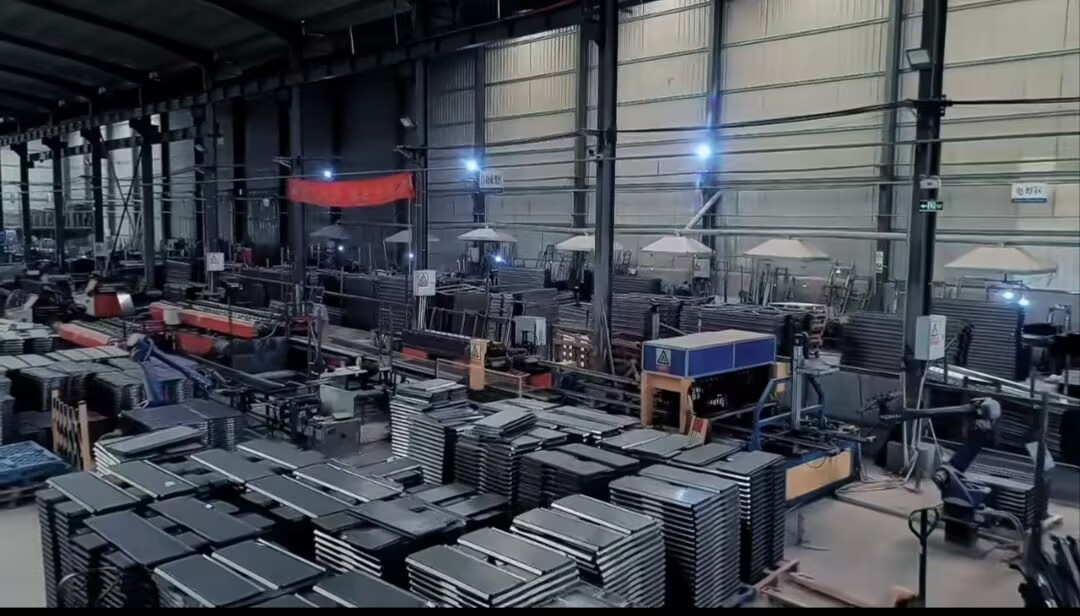 Xinyu Rack factory workshop, large-scale industrial shelving production facility