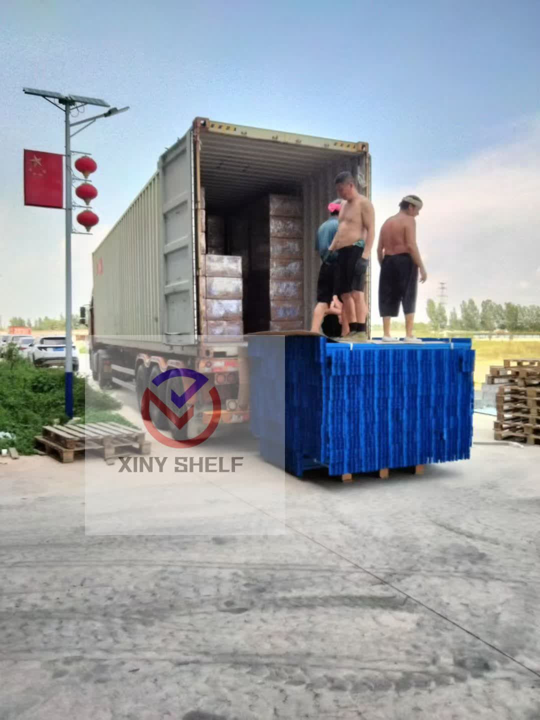 Heavy-duty warehouse shelves loading at Linyi factory